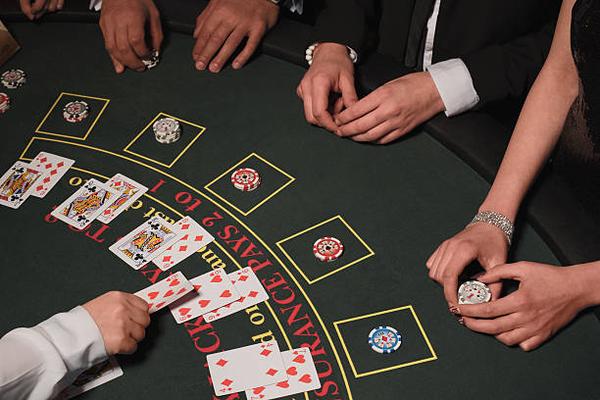 Unlock Advanced Features using Poker Online Casino Services