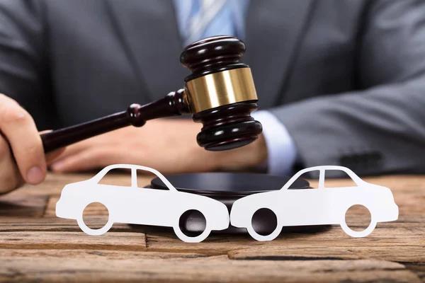 Benefits of Hiring a Car Accident Lawyer After a Crash